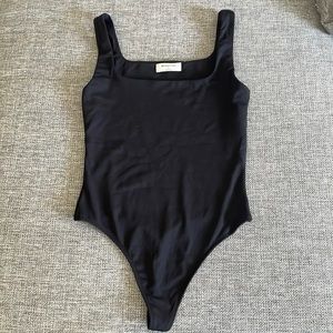 Aritzia Babaton Contour Bodysuit black size small